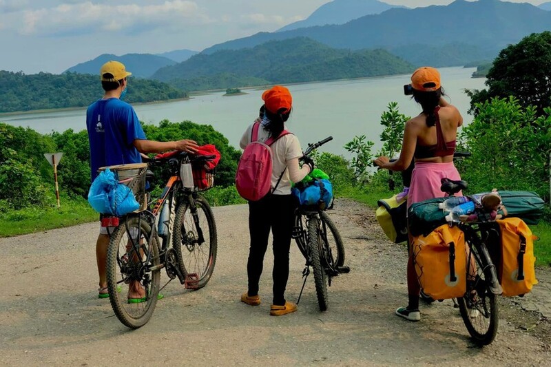 Hãy trang bị đồ bảo hộ cá nhân trong suốt chuyến đi phượt để đảm bảo sự an toàn 