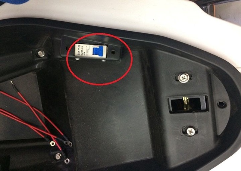 Hãy kiểm tra dây điện và các linh kiện bên trong khi xe điện có trục trặc
